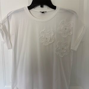 Women's White Floral Applique Short Sleeve Tee